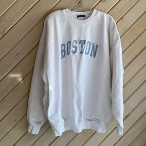 Brandy Melville Rare Boston Crewneck oversized sweatshirt w pockets